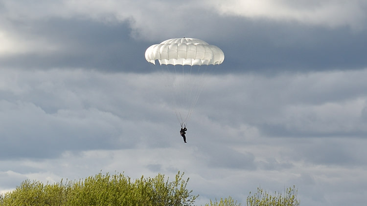 Десантный парашют Д-10